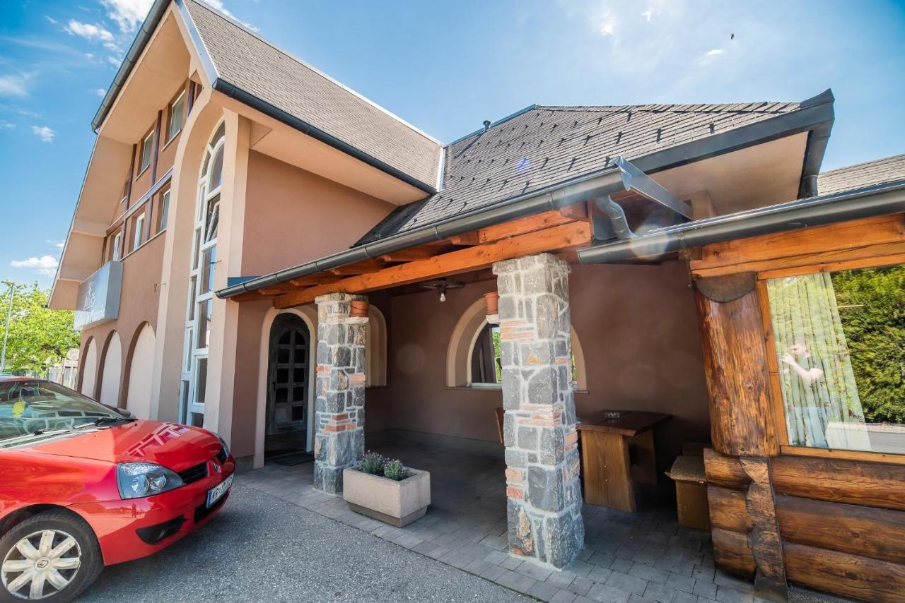 Guesthouse Mars Ig Exteriör bild